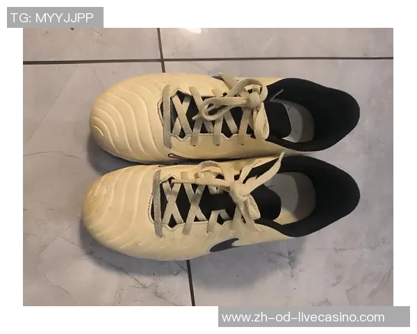 耐克传奇足球鞋助你在绿茵场上展现无与伦比的技术与风采 耐克传奇足球鞋助你在绿茵场上展现无与伦比的技术与风采