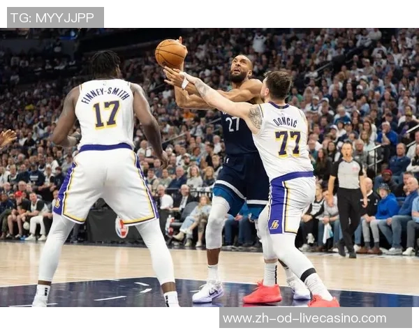 东詹联手砍下65分湖人遗憾不敌森林狼总分落后